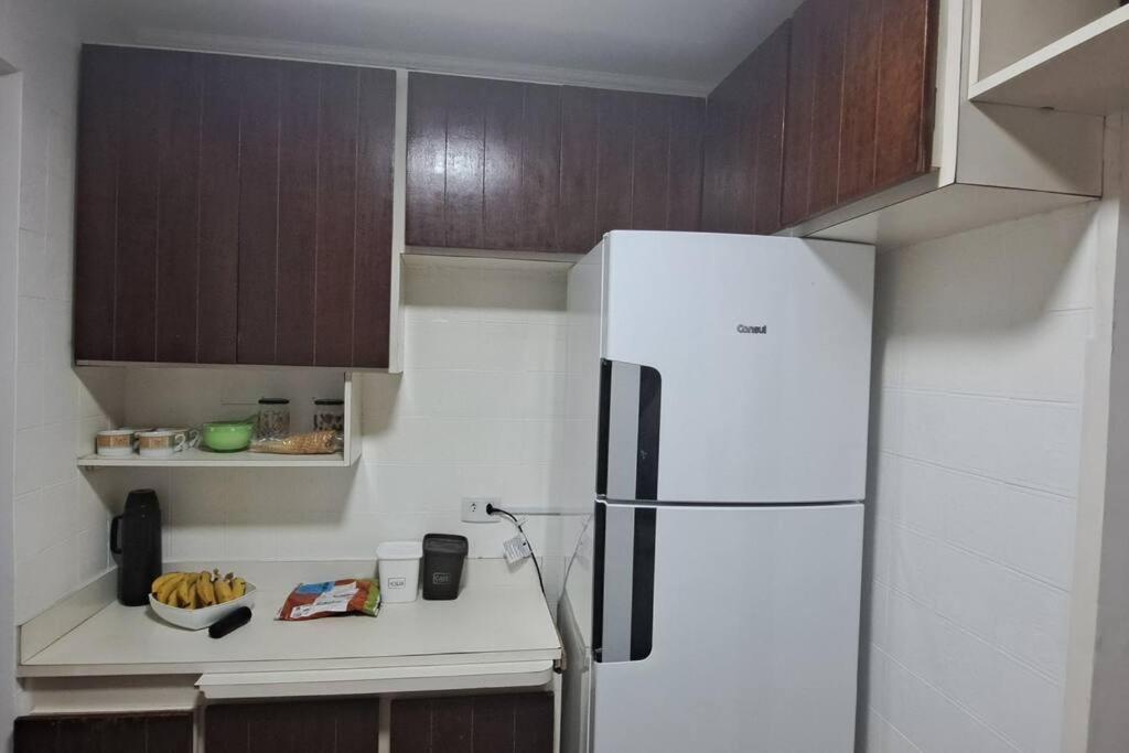Apartamento Charmoso A 400Mts Da Praia Da Enseada Гуаружа Екстериор снимка