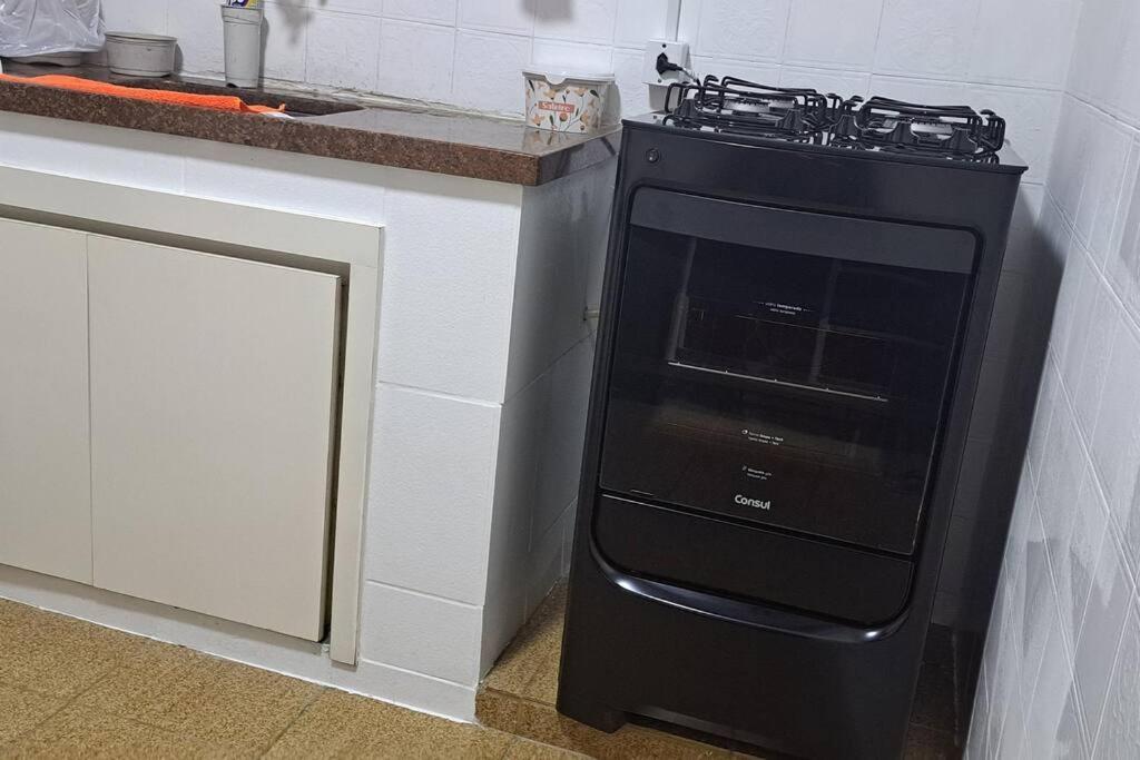 Apartamento Charmoso A 400Mts Da Praia Da Enseada Гуаружа Екстериор снимка