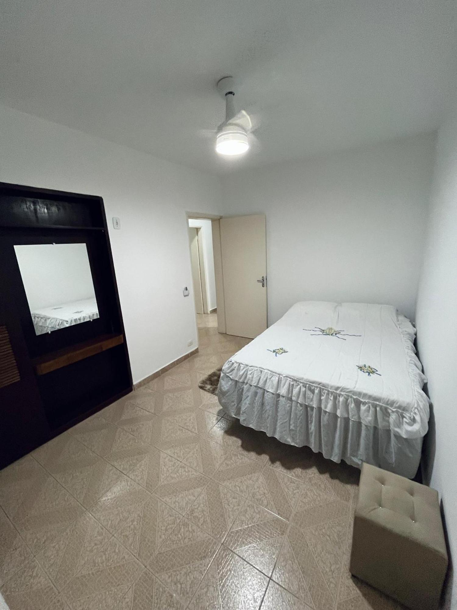 Apartamento Charmoso A 400Mts Da Praia Da Enseada Гуаружа Екстериор снимка