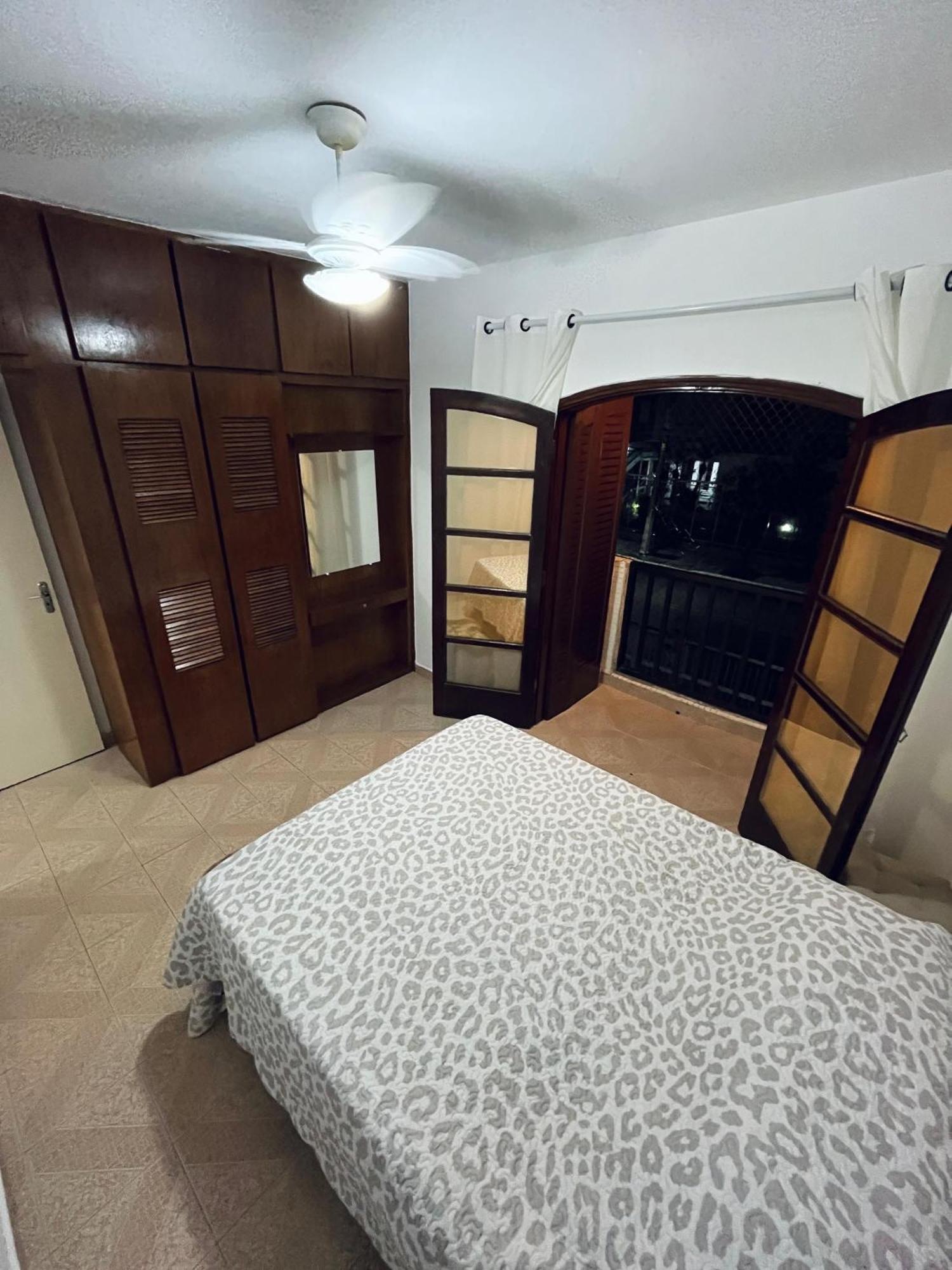 Apartamento Charmoso A 400Mts Da Praia Da Enseada Гуаружа Екстериор снимка