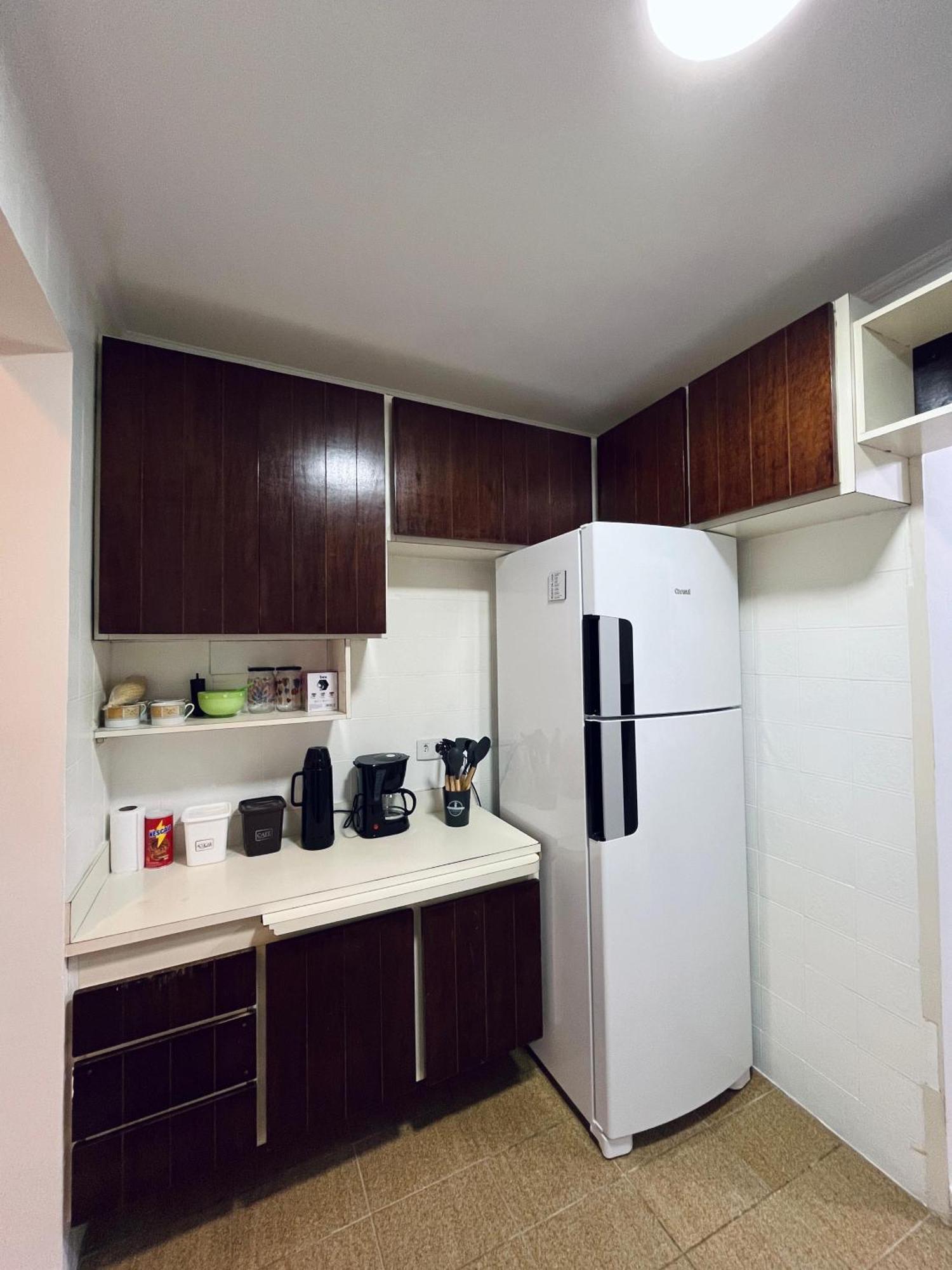 Apartamento Charmoso A 400Mts Da Praia Da Enseada Гуаружа Екстериор снимка