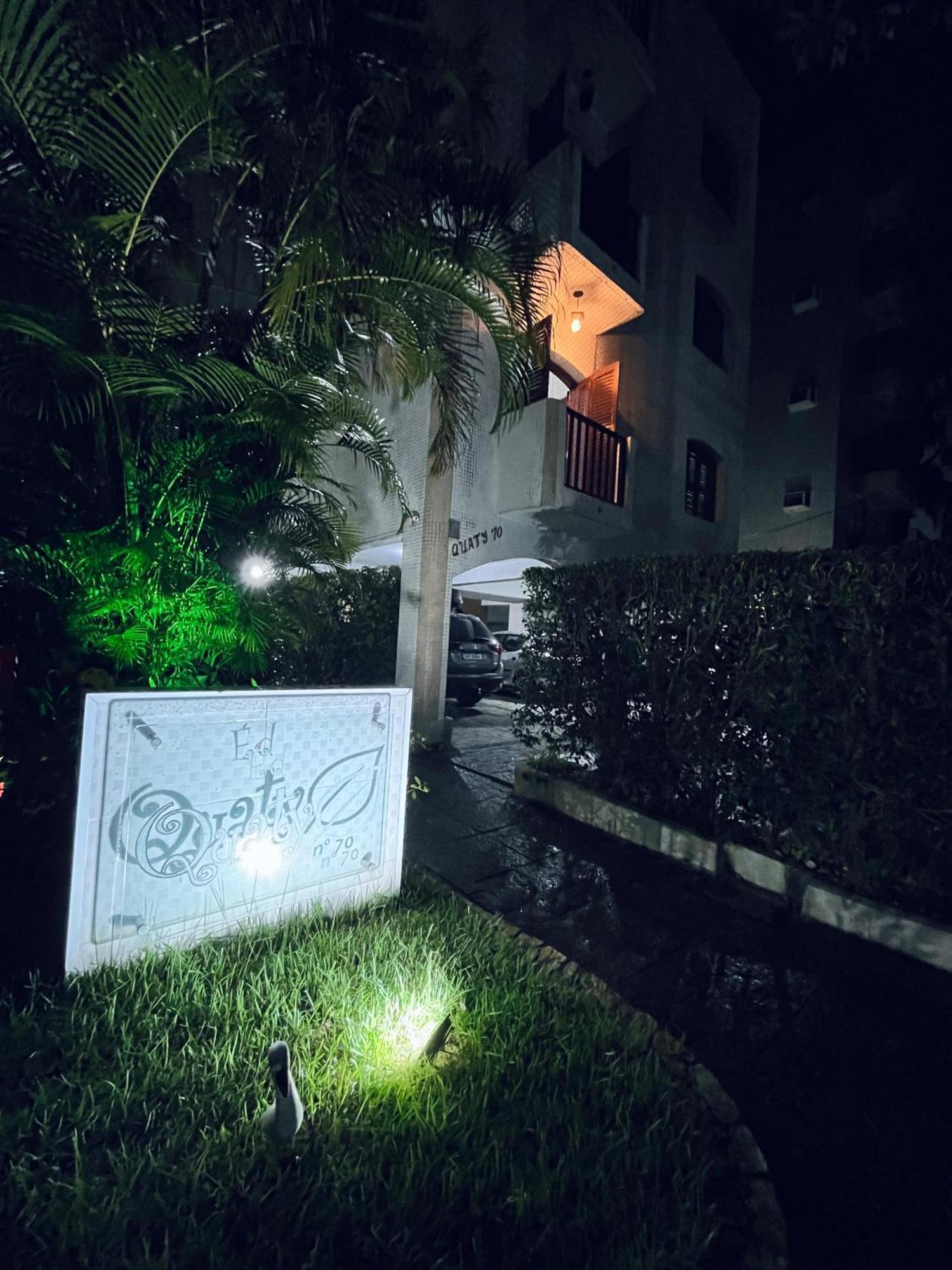 Apartamento Charmoso A 400Mts Da Praia Da Enseada Гуаружа Екстериор снимка
